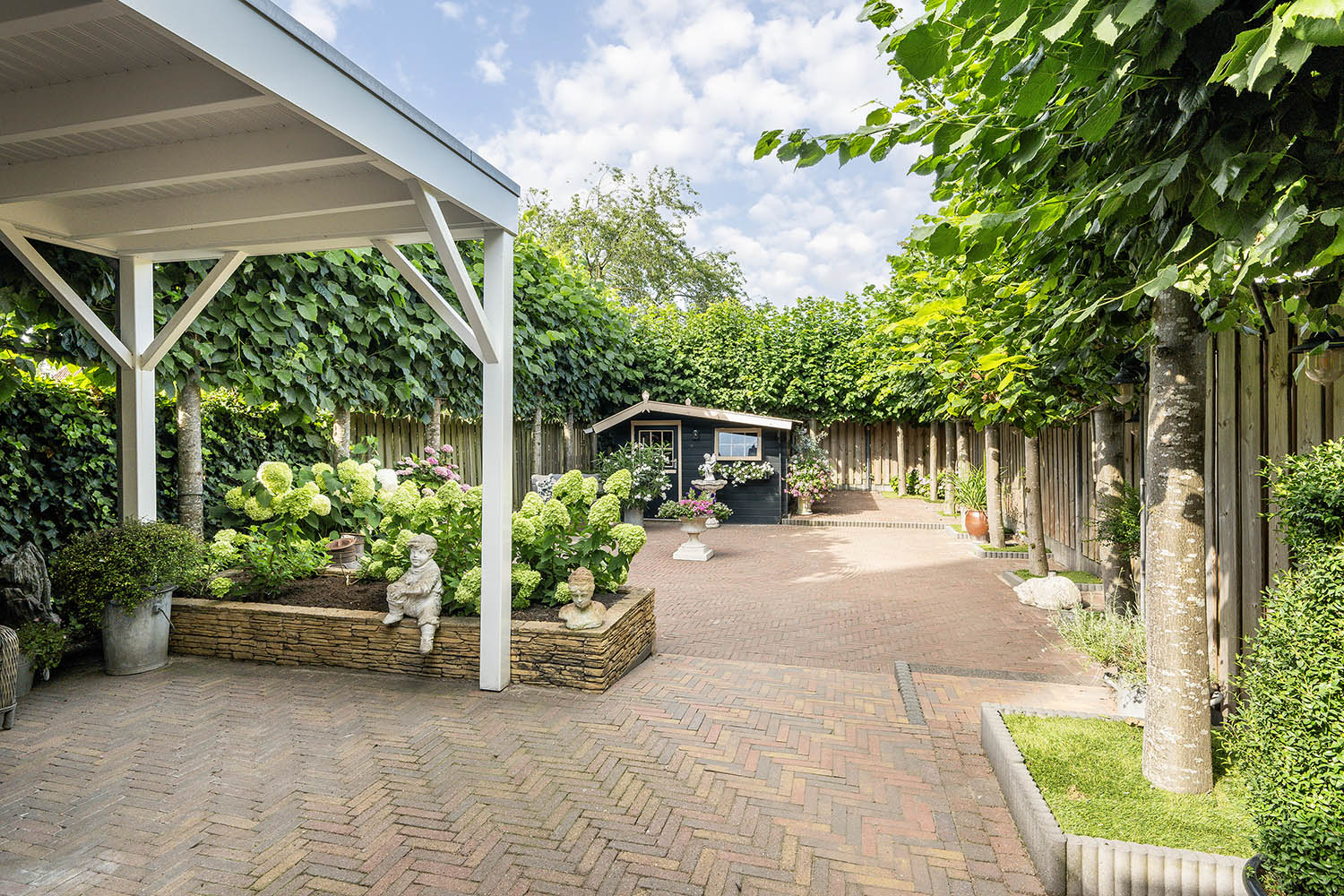 Voorbeeld voor: verwaarloosde tuin of gevel